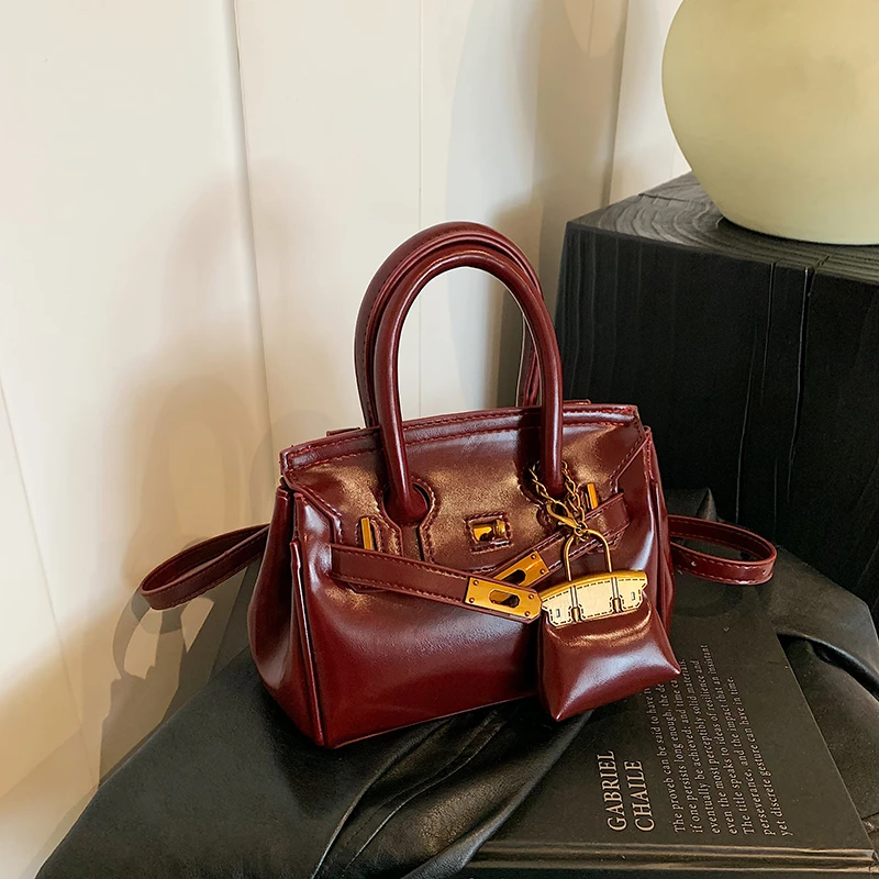 复古红色女士包包2024新款潮秋冬高级感百搭斜挎包超火通勤手提包
