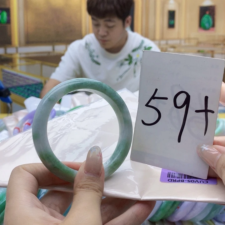 翡翠未镶嵌手镯99009……