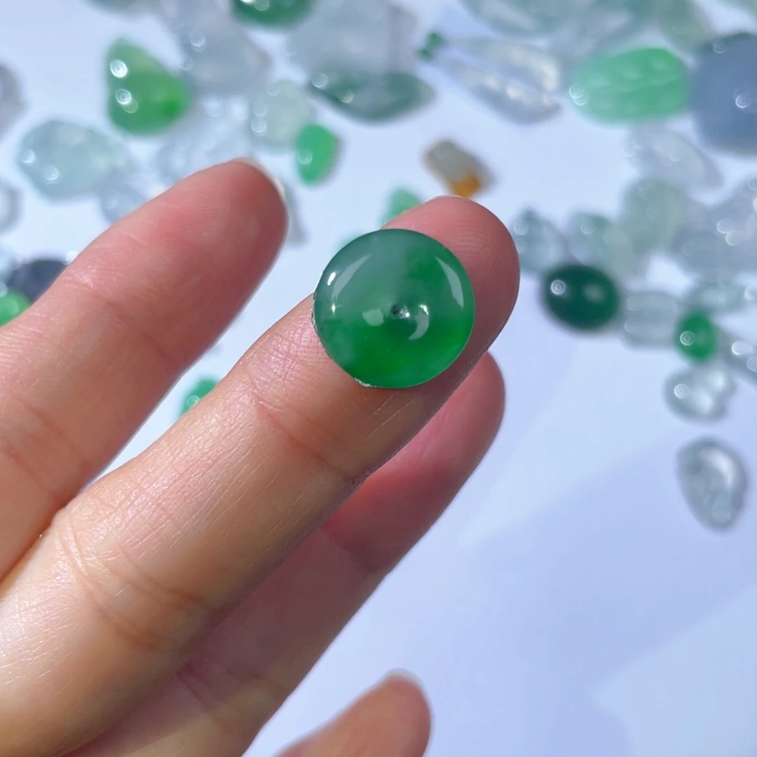 翡翠颈饰未镶嵌裸石