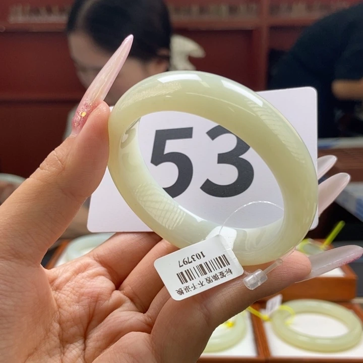 【闪购商品】未镶嵌手镯和田玉