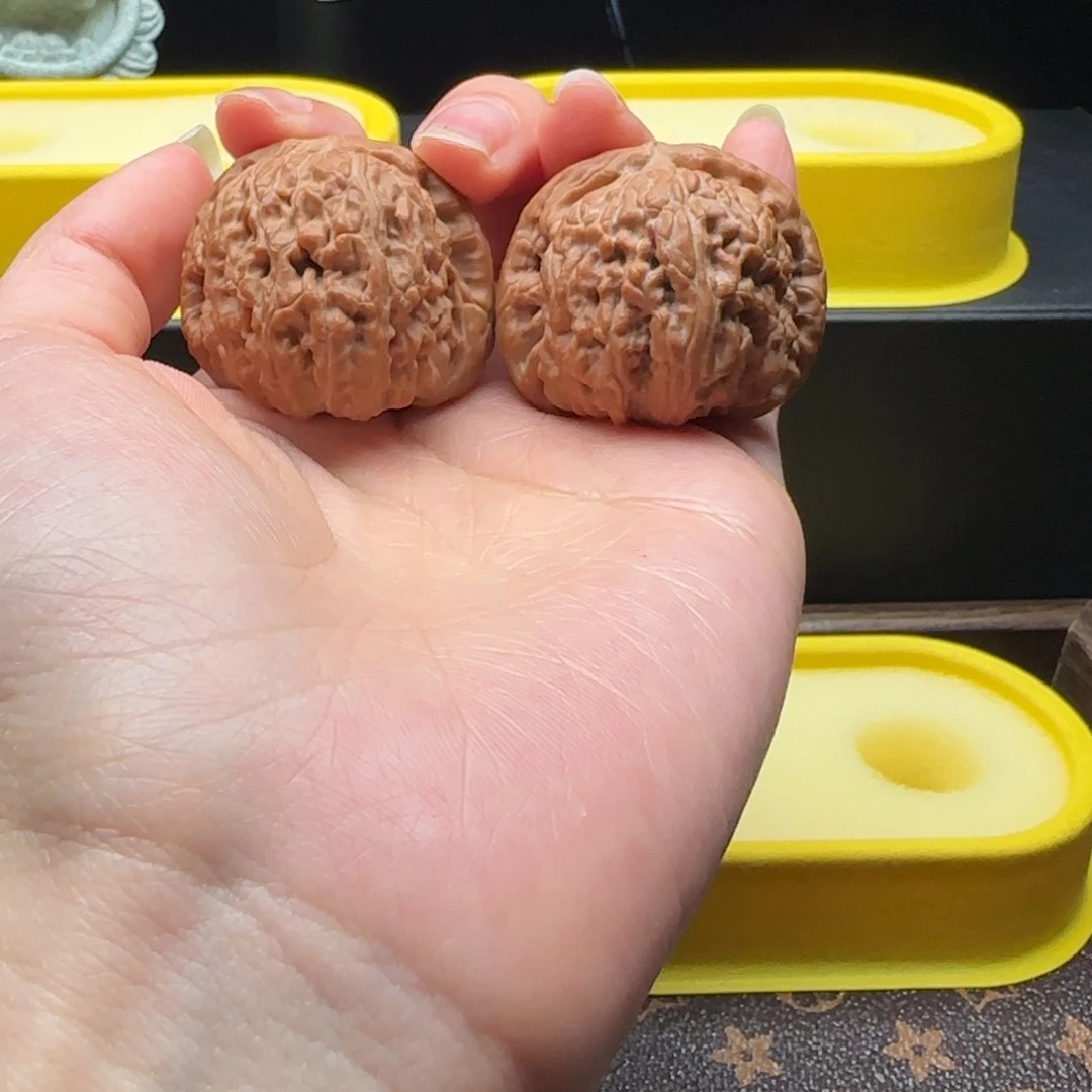 文玩核桃把件39球白