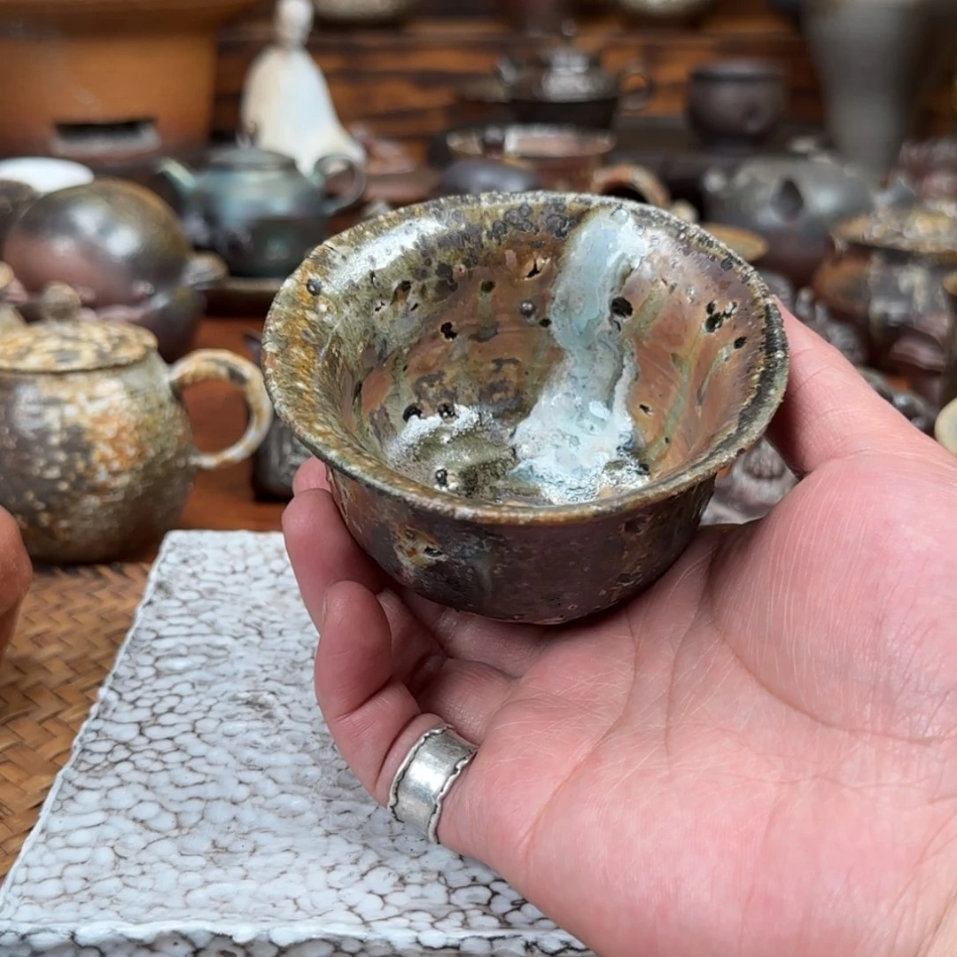 柴烧的涌泉泥杯子拉