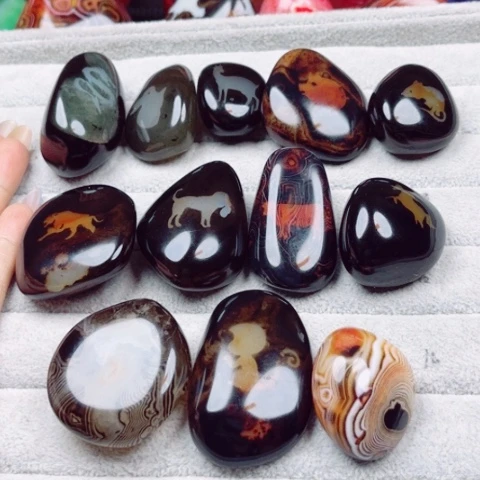 玛瑙/玉髓挂件未镶嵌玉*?