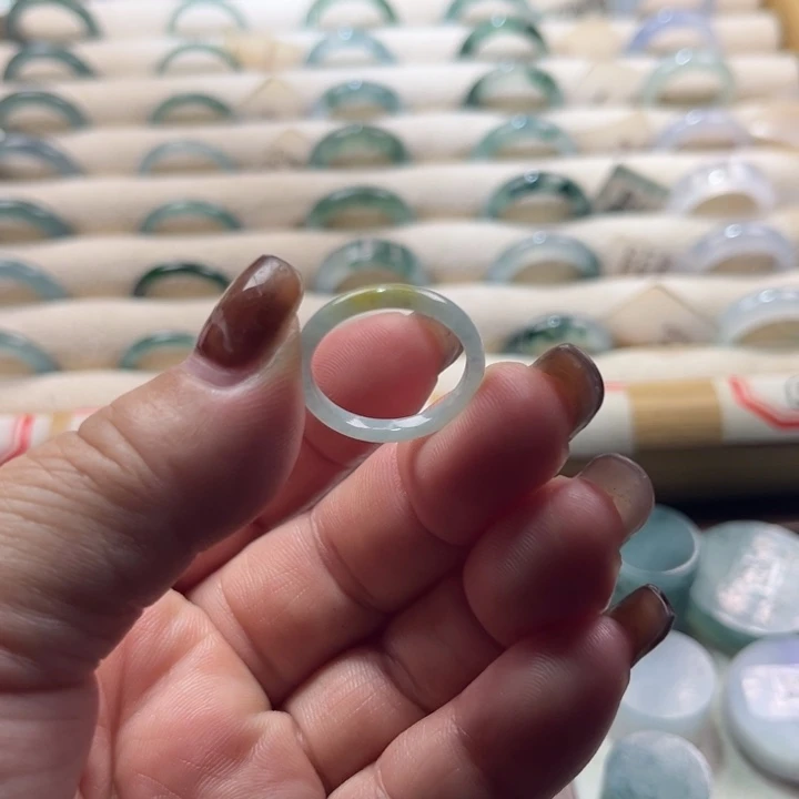 翡翠未镶嵌戒指黄翡