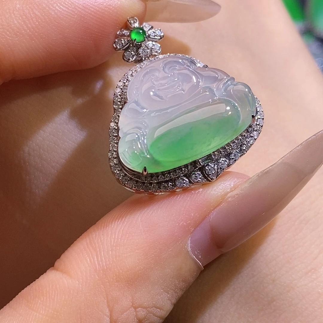 翡翠18K金镶嵌颈饰佛