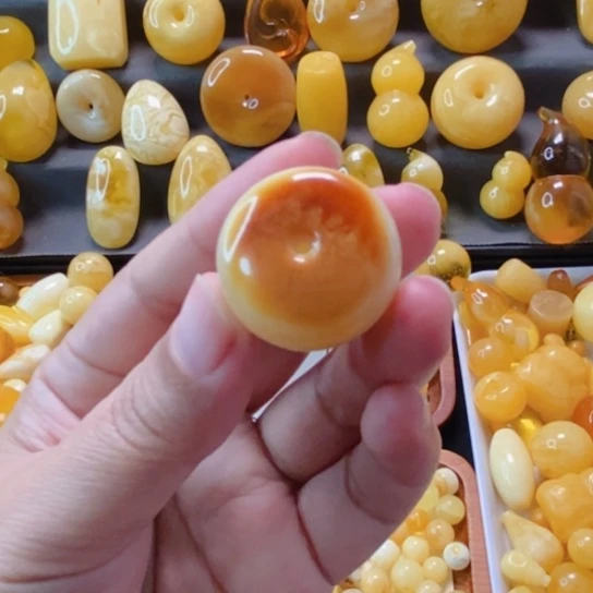 琥珀未镶嵌颈饰天然蜜蜡