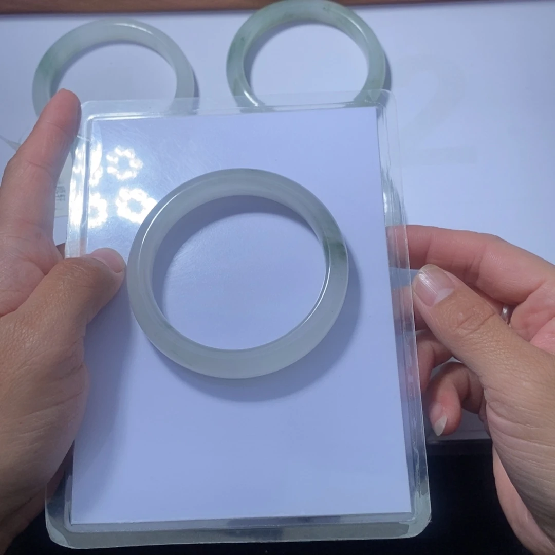 清***我石英质玉（天山翠）未镶嵌手镯