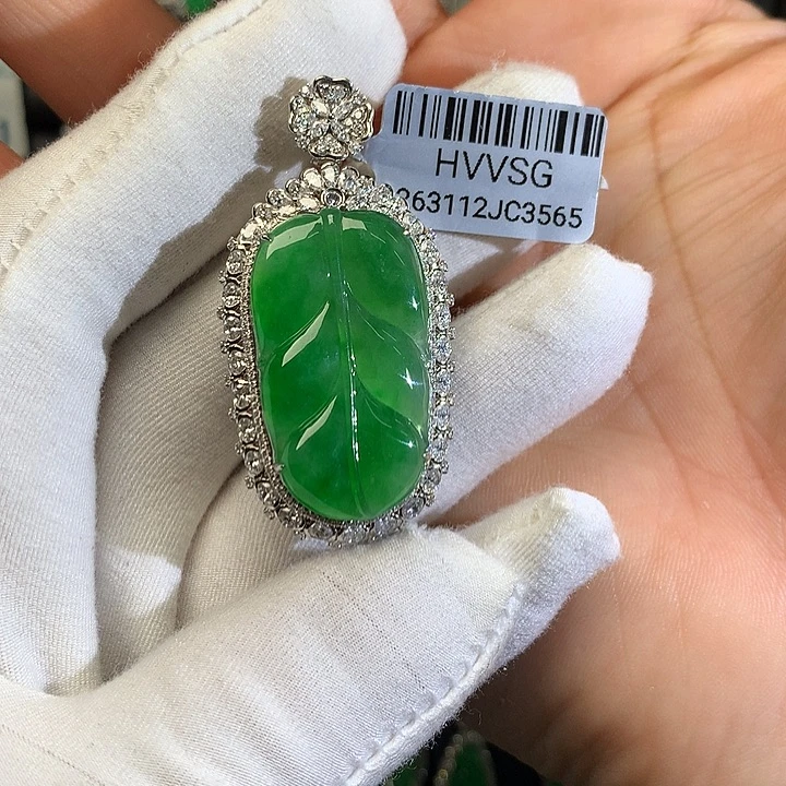 颈饰18K金镶嵌翡翠K****宝