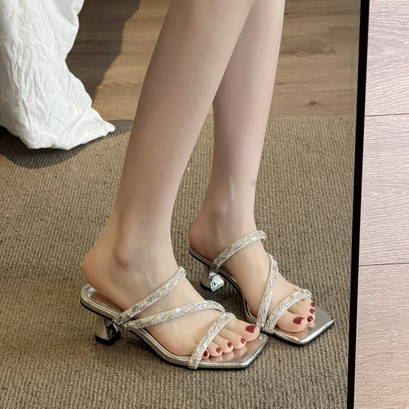 凉鞋女夏露趾粗跟高跟鞋配裙子的鞋子脚宽胖水钻一字带外穿凉拖鞋