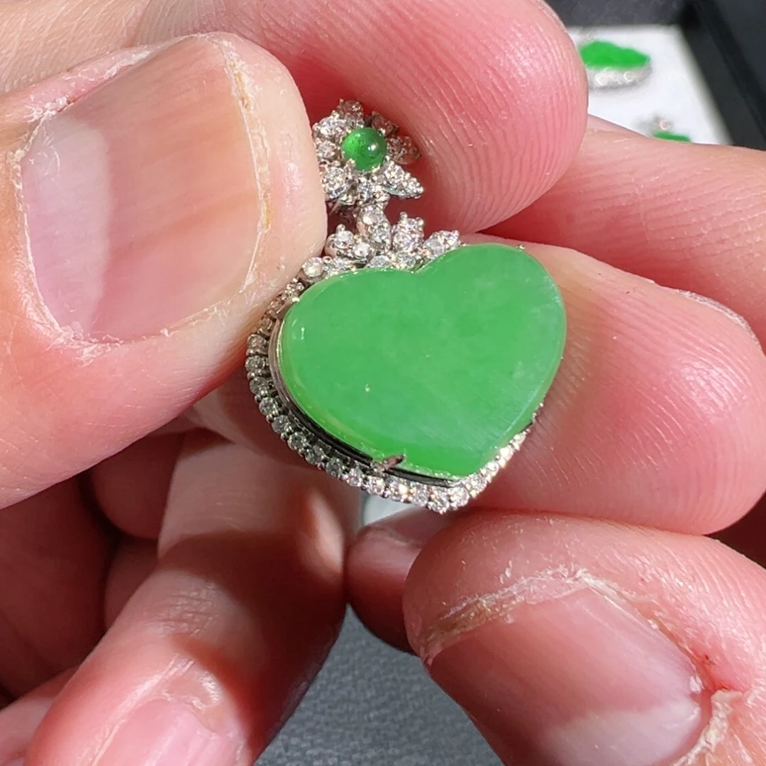 【闪购商品】翡翠吊坠(不含链)18K金镶嵌