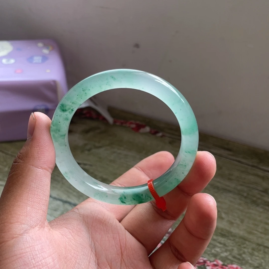 朝***香石英质玉（非洲翠）手镯未镶嵌