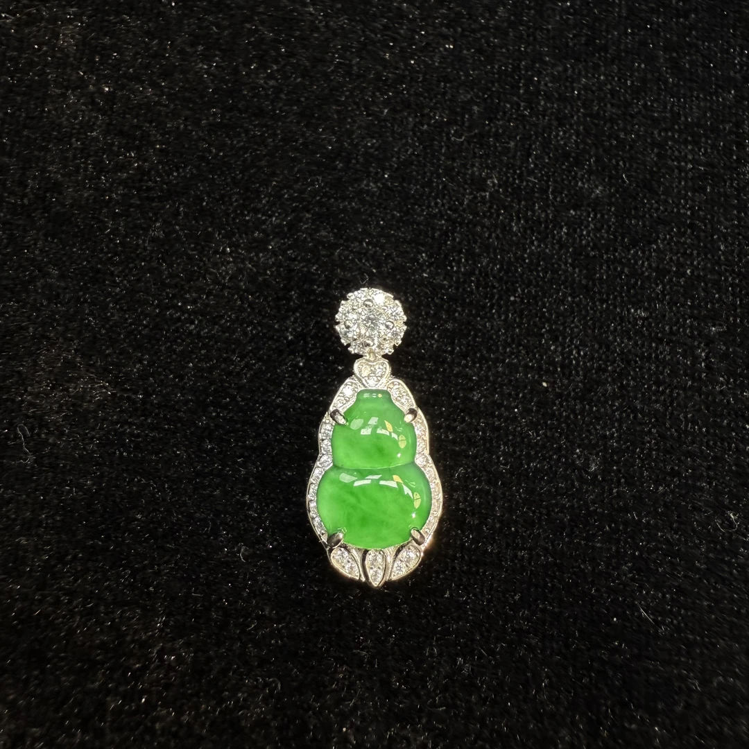 天然A货翡翠冰阳绿小圆银托葫芦吊坠多样性后盖不可开dHL003H