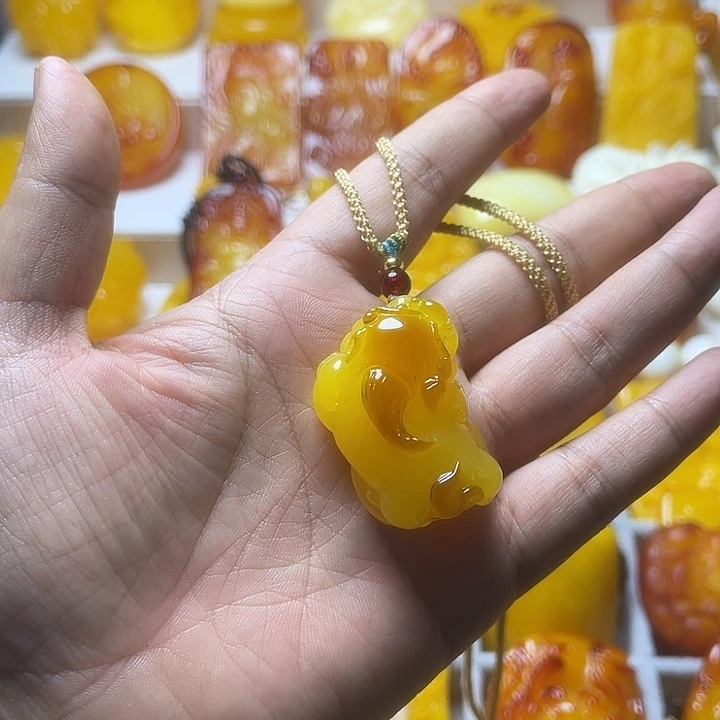 俏色貔貅挂件 服饰配饰