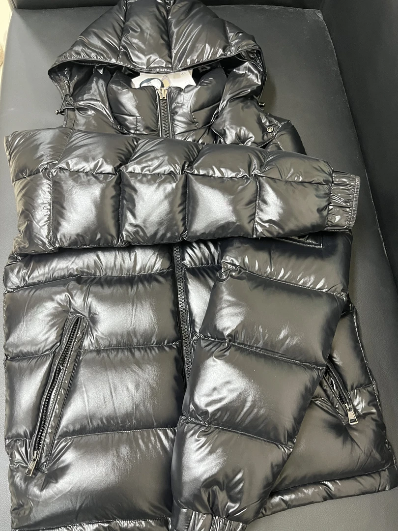 常规款短款保暖收口袖黑色羽绒服