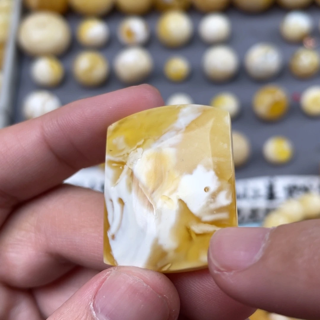 蜜蜡珠宝奇石未镶嵌