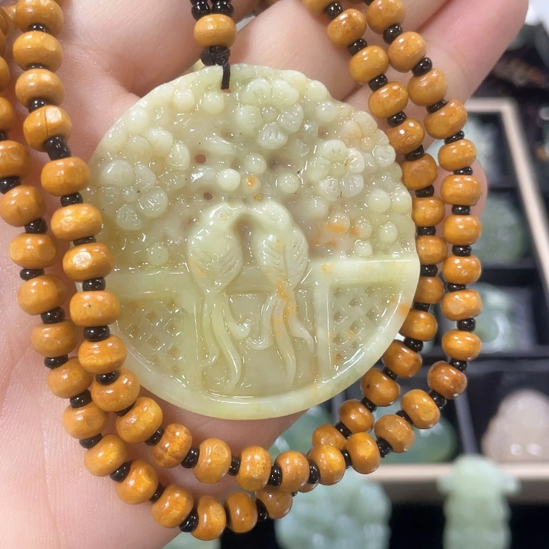 石英质玉颈饰合金