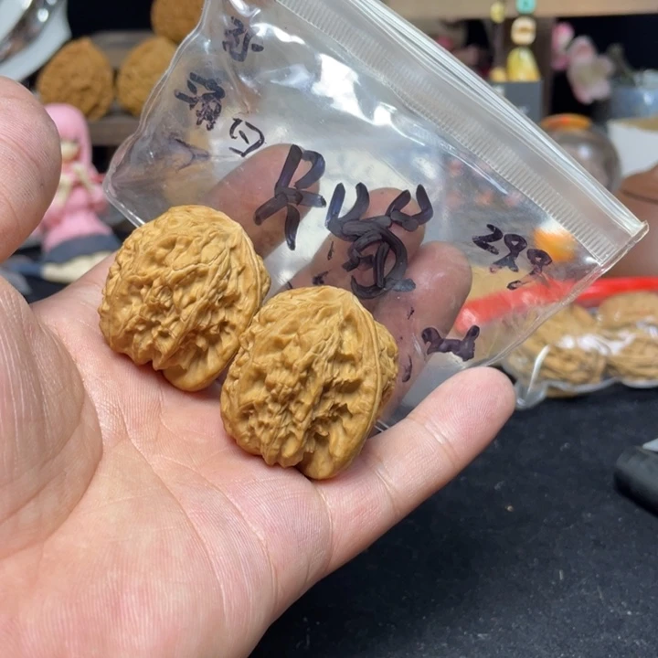 文玩核桃把件只****泉白狮子