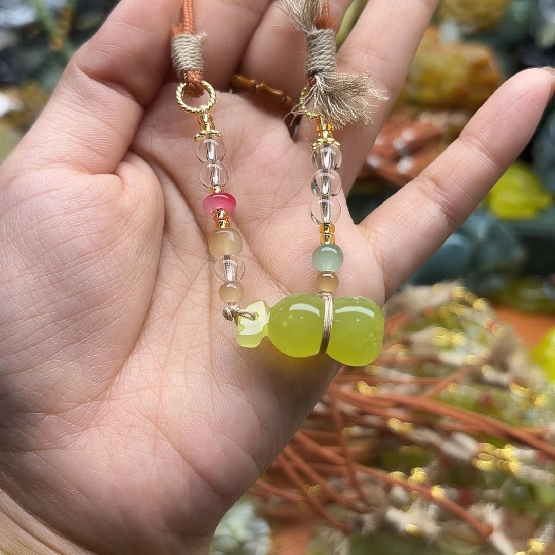 蛇纹石玉未镶嵌吊坠