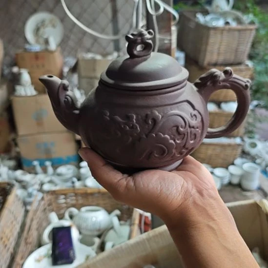 库存微瑕紫砂壶一个