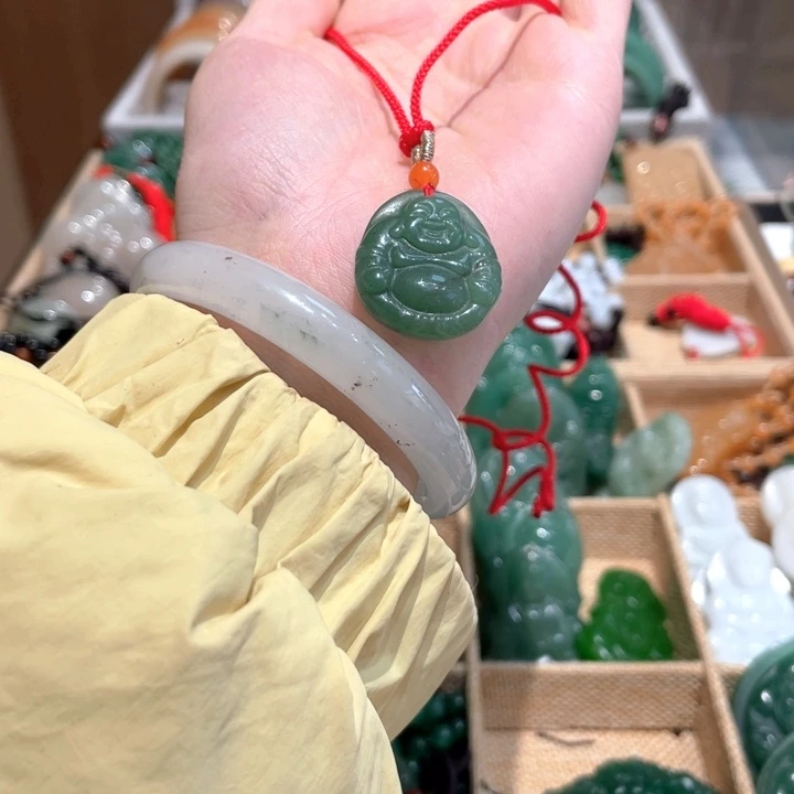 石英质玉未镶嵌颈饰