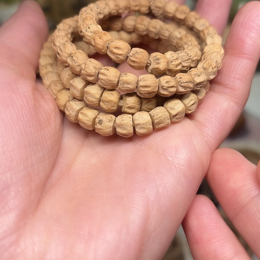 放***心柏香籽/百香籽吊坠手持两个