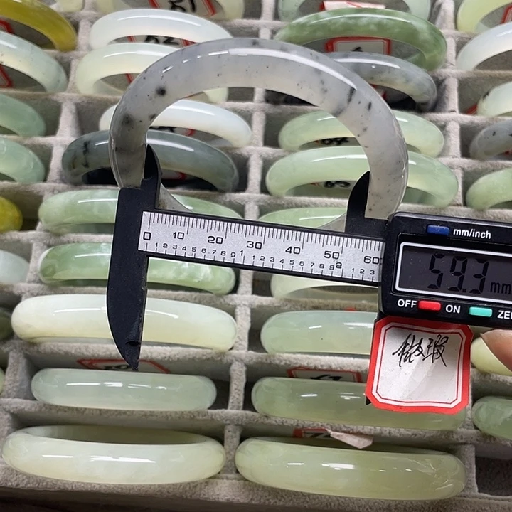 未镶嵌蛇纹石玉手镯80