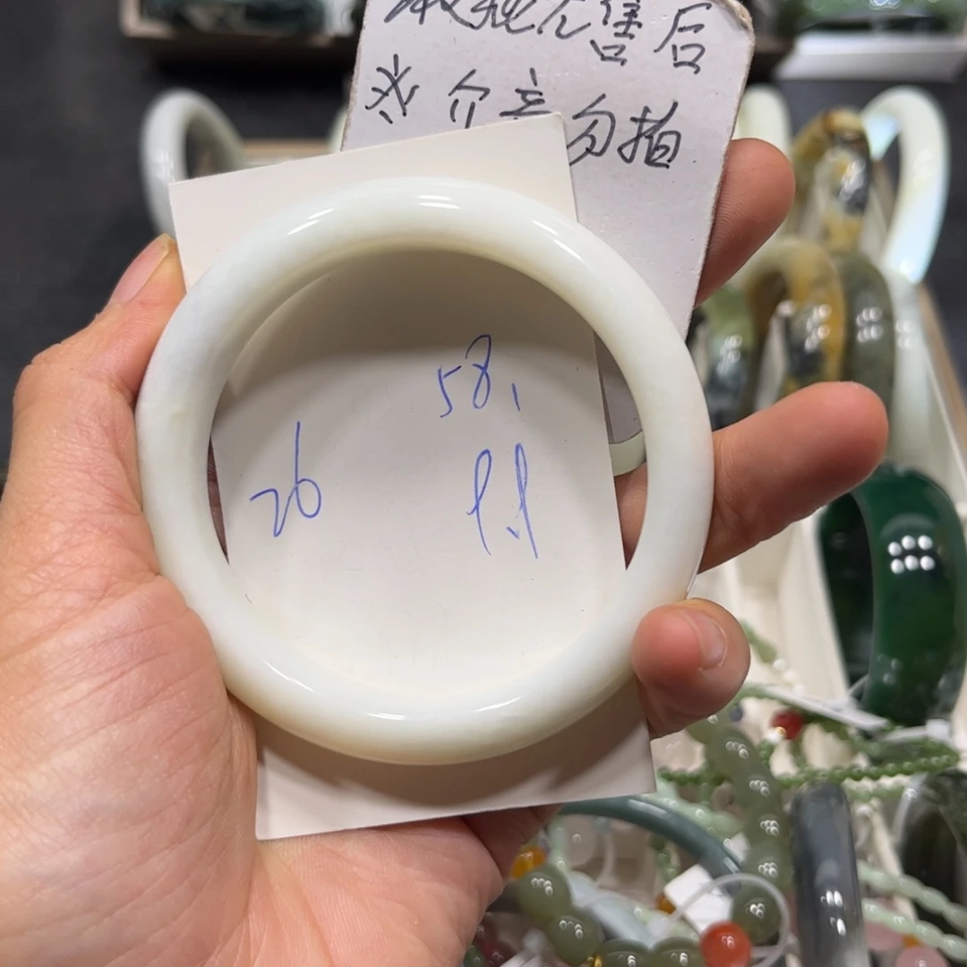 蛇纹石玉未镶嵌手镯