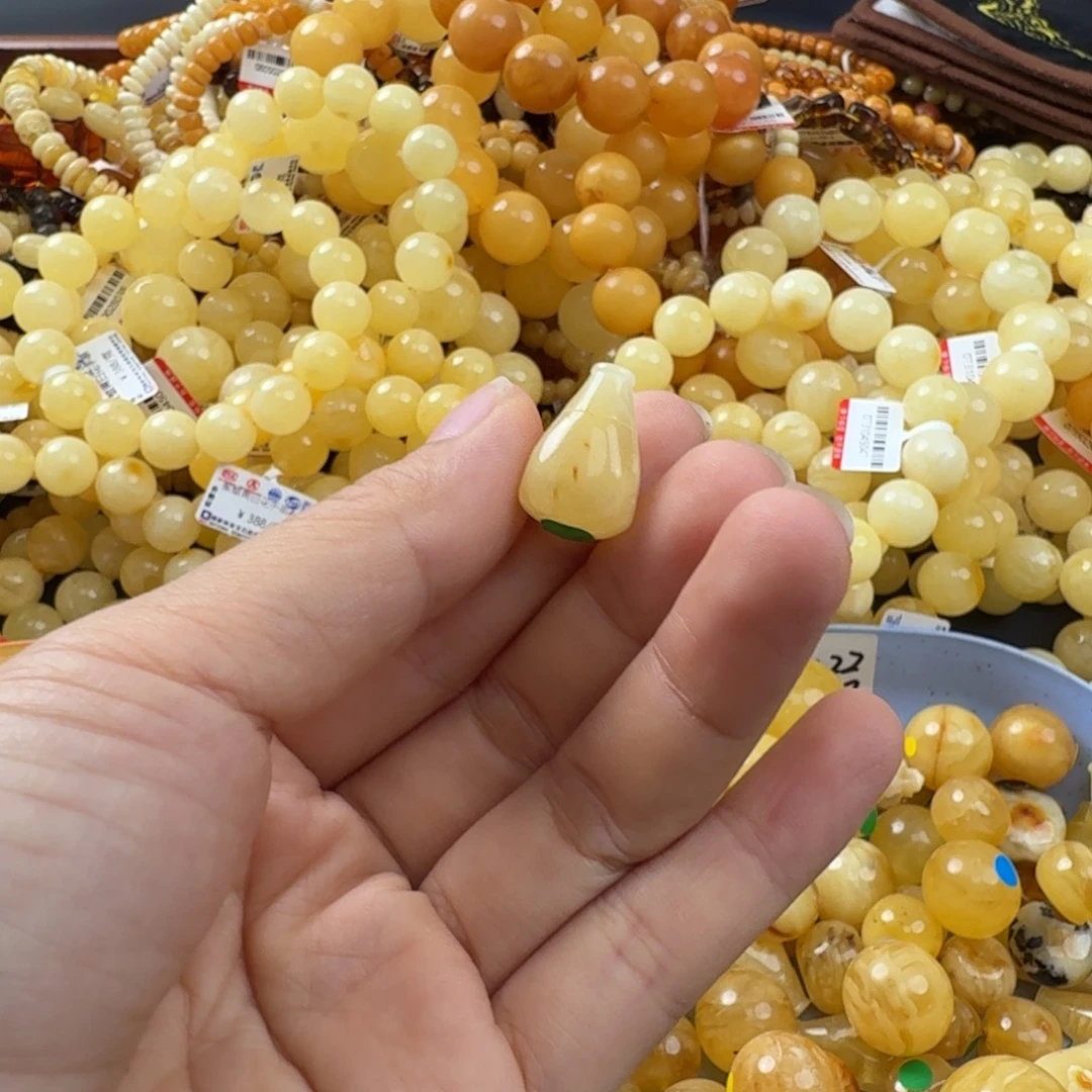 未镶嵌琥珀珠宝奇石