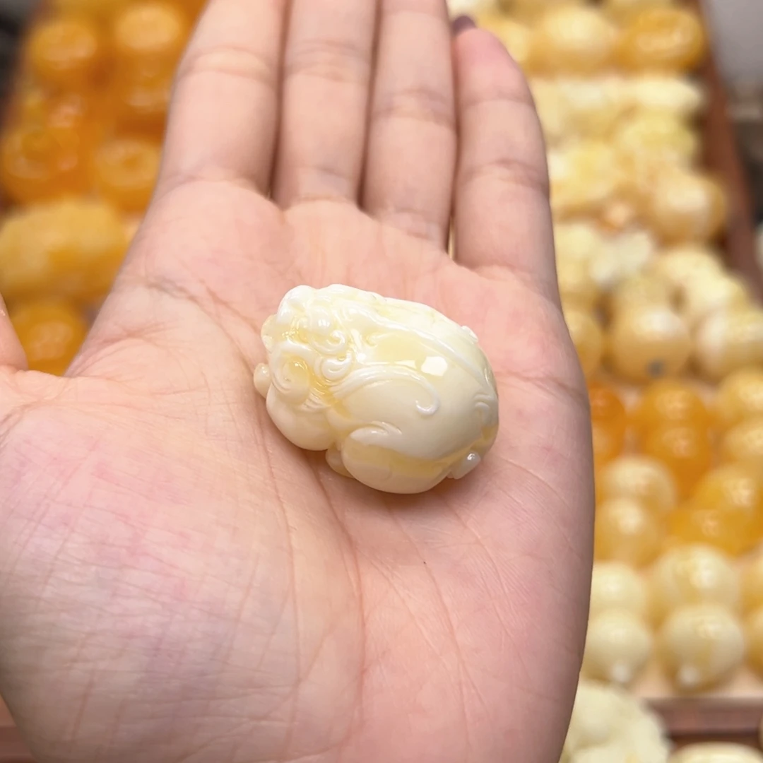 斑****琥珀未镶嵌颈饰蜜蜡