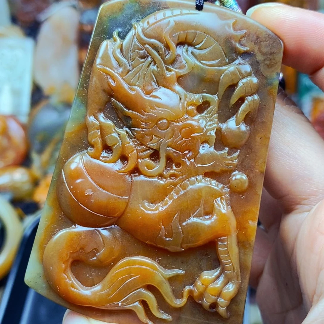 石英质玉（黄龙玉）未镶嵌颈饰