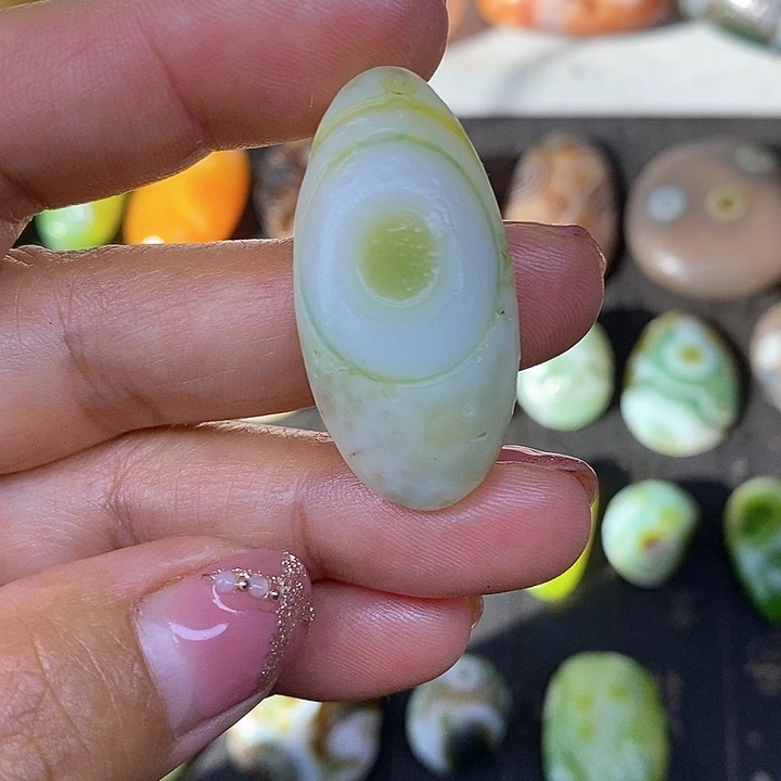 单眼款奇石饰品，