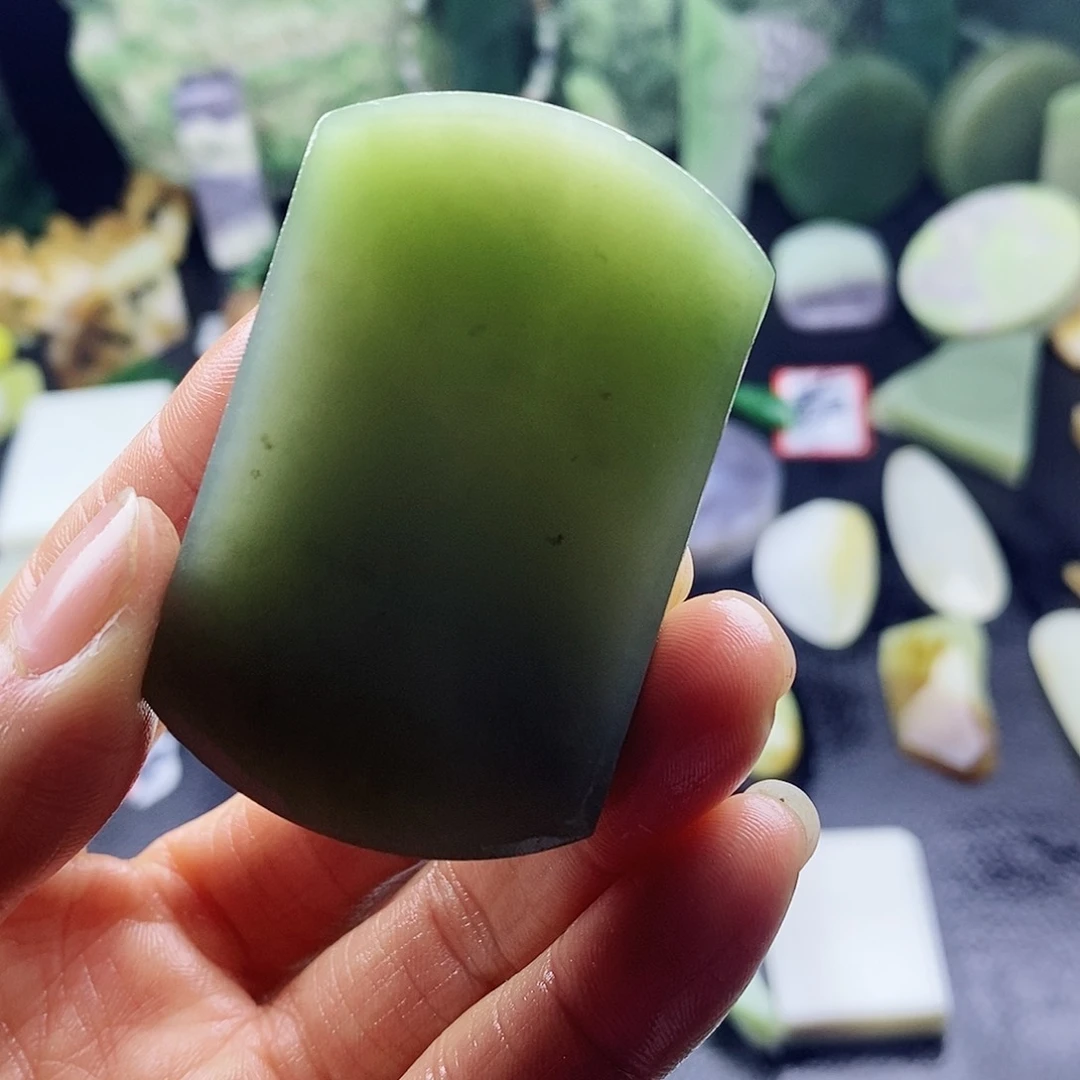 未镶嵌和田玉（糖玉）挂件天**莲