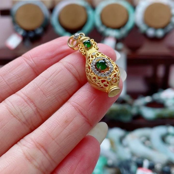 翡翠未镶嵌手链吊坠