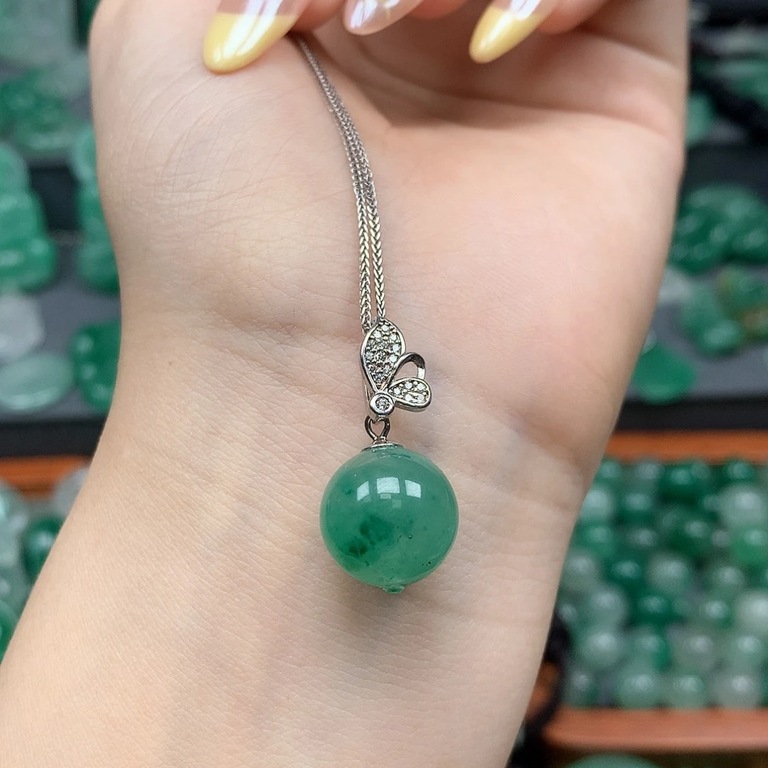 石英质玉（非洲翠）未镶嵌颈饰