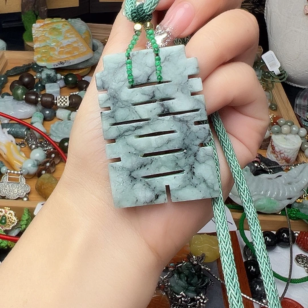 翡翠吊坠(赠链)未镶嵌吊坠