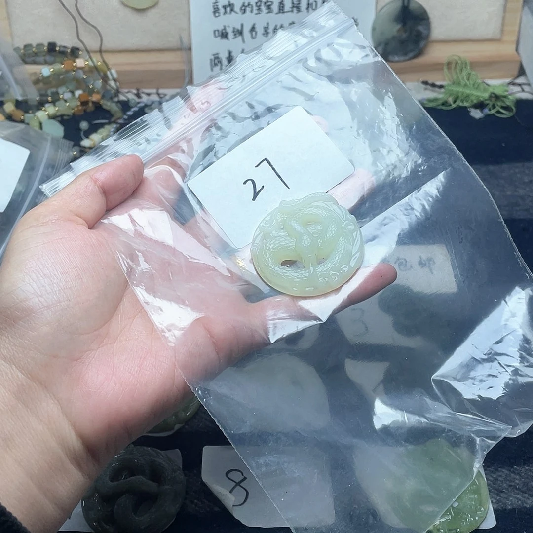 蛇纹石玉颈饰未镶嵌抽****了