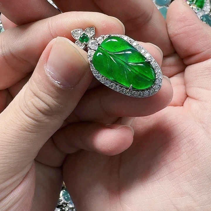 翡翠颈饰未镶嵌天然A货翡翠放漏