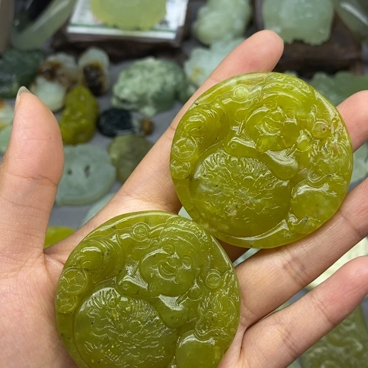 蛇纹石玉未镶嵌颈饰
