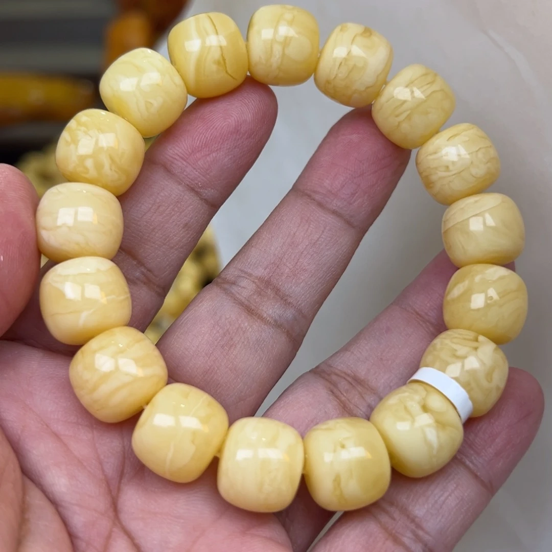 蜜蜡未镶嵌裸石14加31.52克