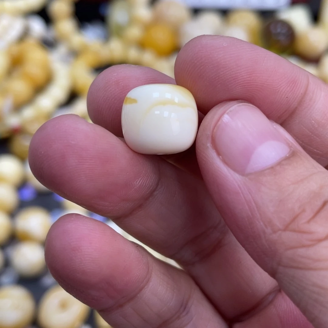 未镶嵌琥珀珠宝奇石13*11.7mm瑕 瓷白