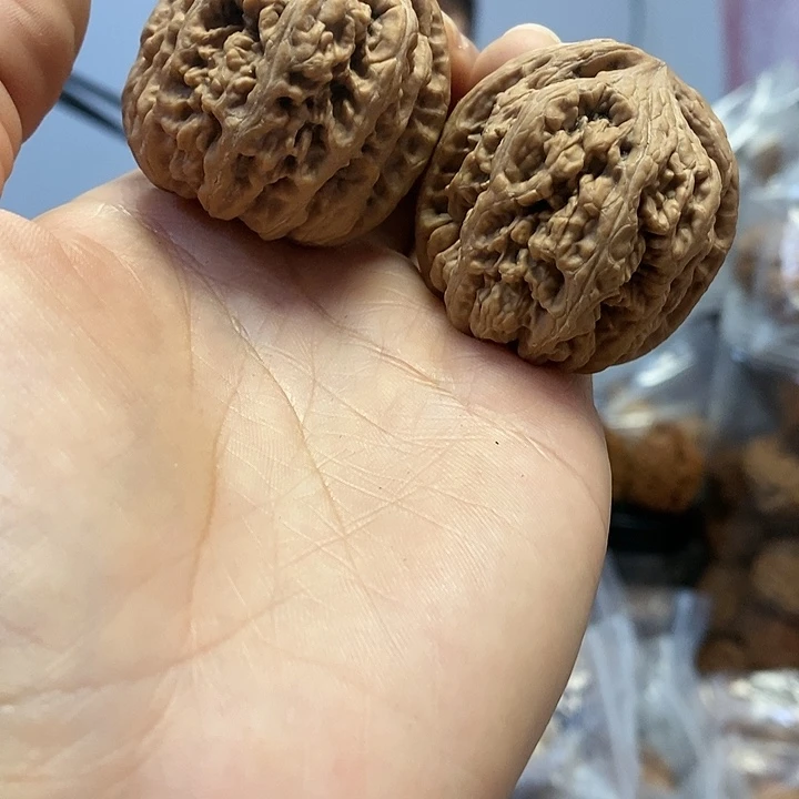 文玩核桃把件40粗筋红皮