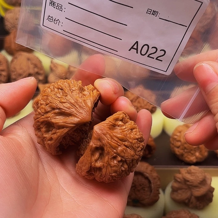 文玩核桃把件w' m mo w