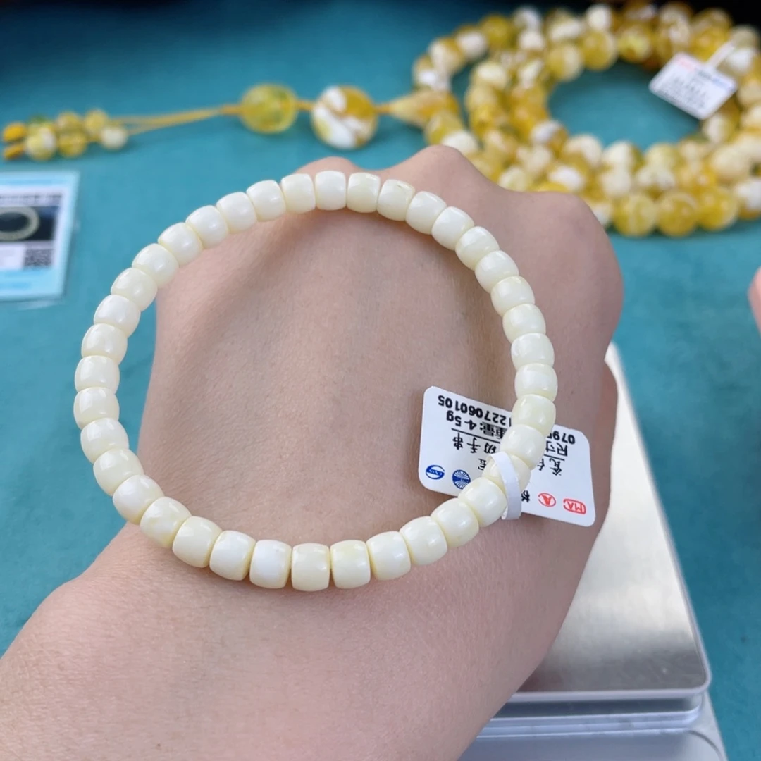 蜜蜡裸石未镶嵌蜜蜡