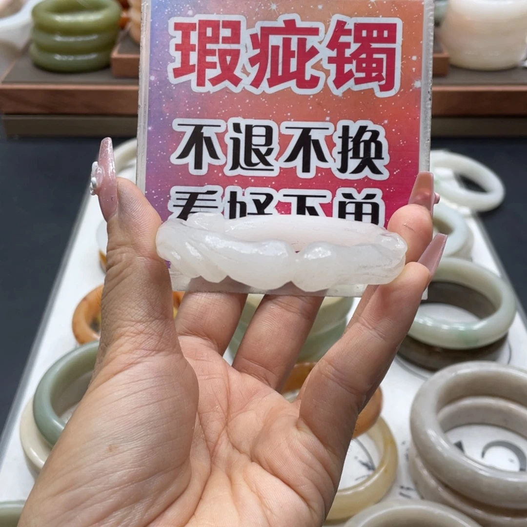 柳***.未镶嵌手镯石英质玉