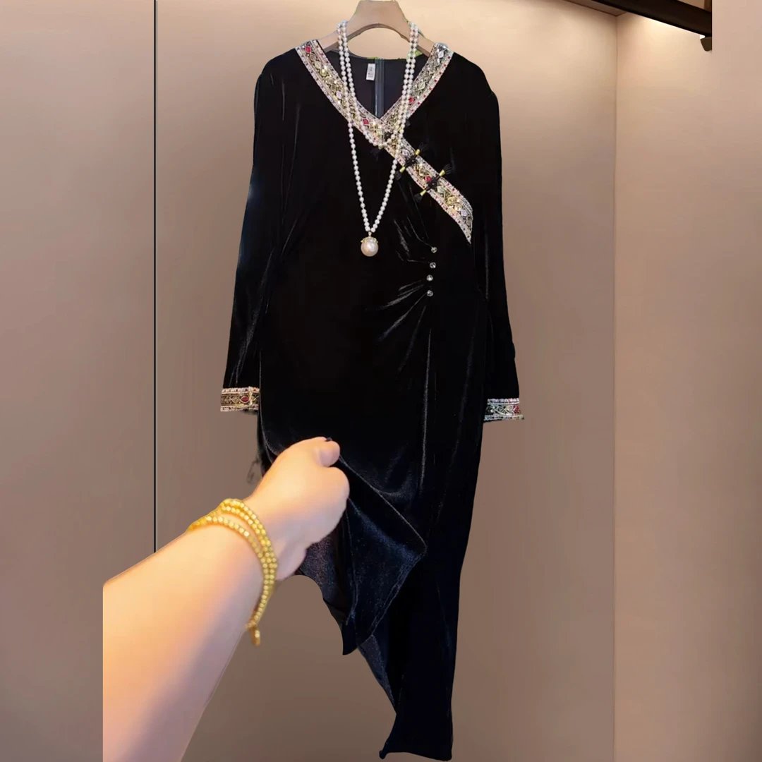 秋季款大码女装胖妹妹黑色丝绒拼接刺绣新中式盘扣长袖丝绒连衣裙