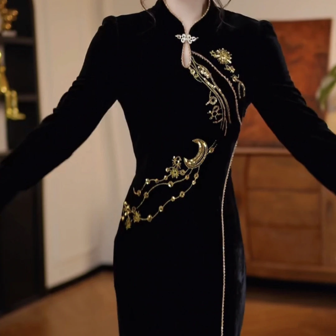 高级莫斯卡丹绒两片刺绣改良版旗袍裙2025秋冬新款修身显瘦旗袍