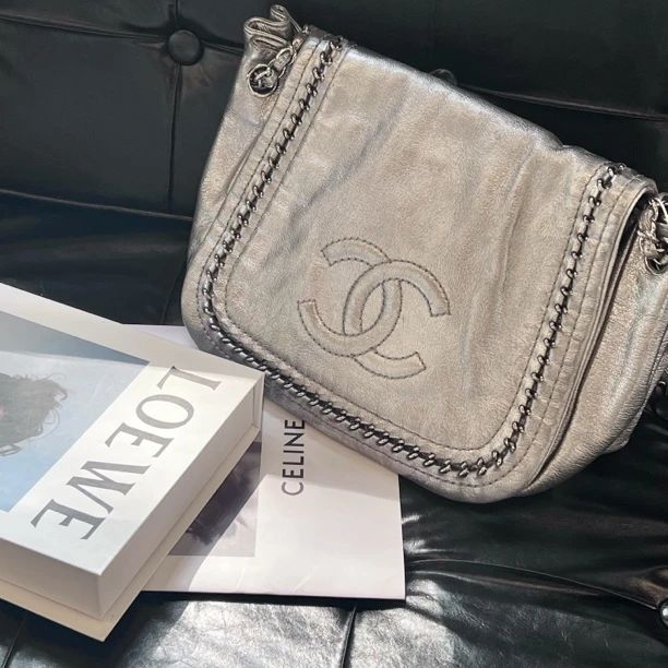 95新 Chanel/香奈儿 太空银色大logo滚边翻盖单肩斜挎包