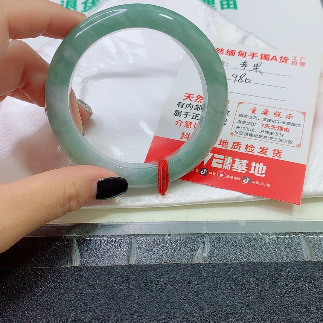 翡翠手镯未镶嵌翡翠