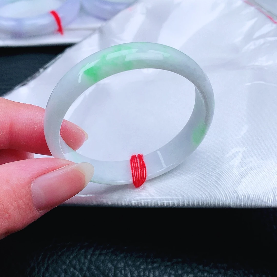 發***翡翠未镶嵌手镯。。