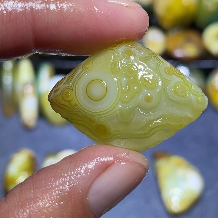 玛瑙/玉髓未镶嵌珠宝奇石